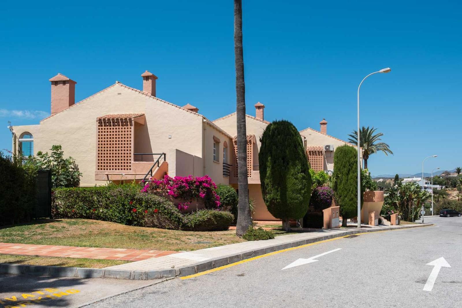 Family & Beach Apartments Mijas Costa & Fuengirola By Alfresco Stays El Faro Esterno foto