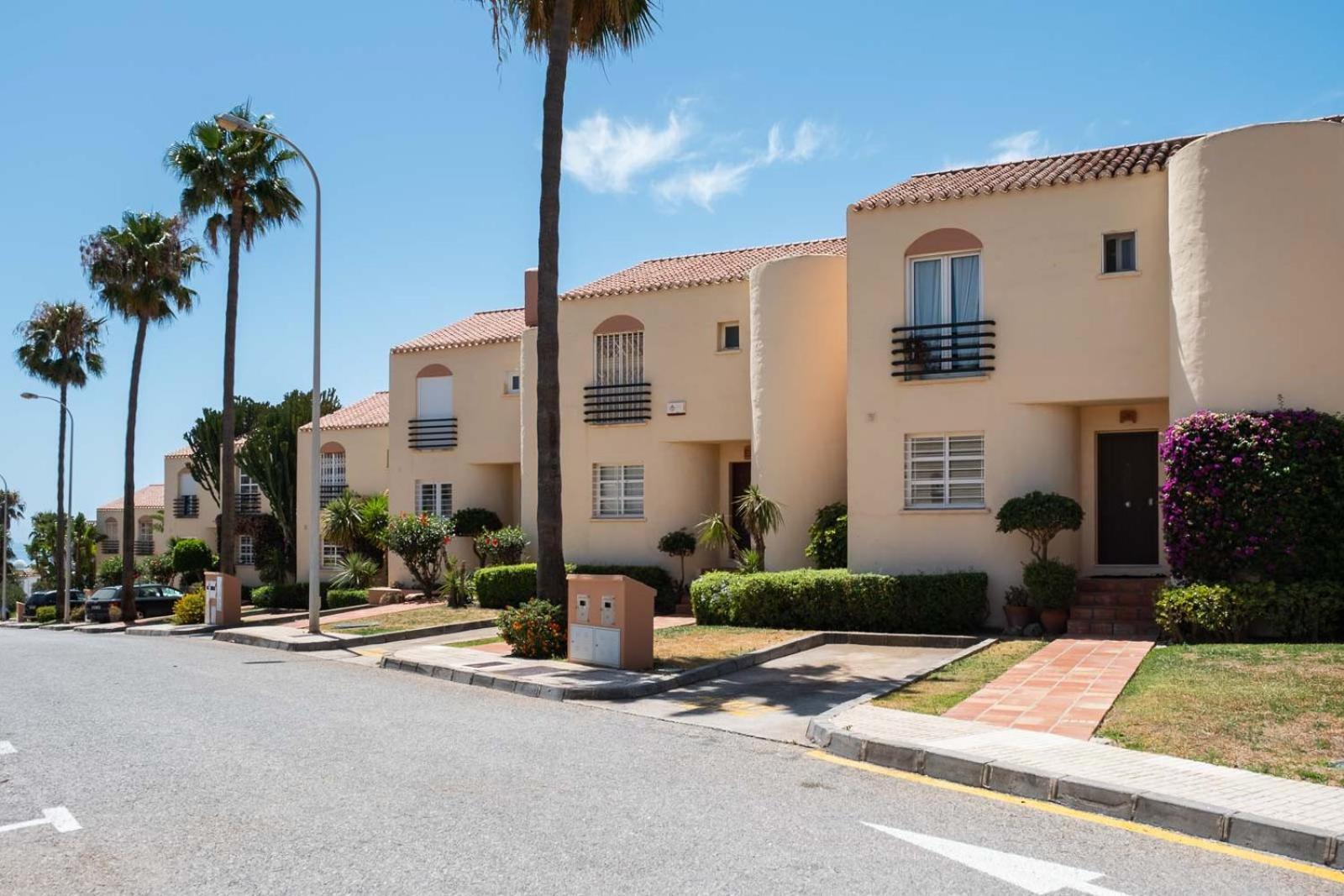 Family & Beach Apartments Mijas Costa & Fuengirola By Alfresco Stays El Faro Esterno foto
